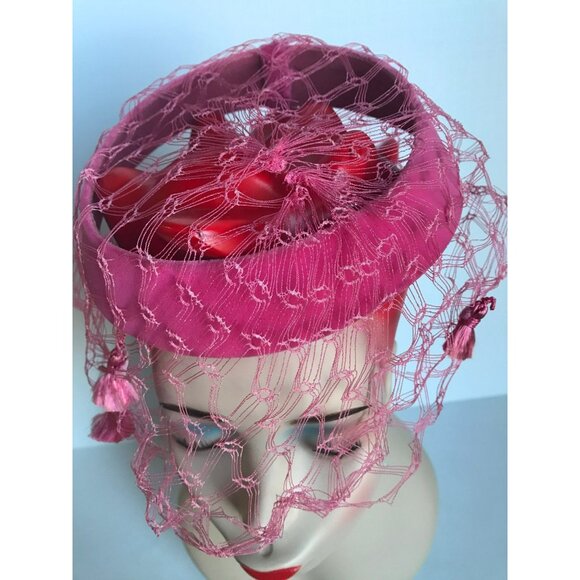 Vtg 1950\'s Hot Pink Round Velvet Intricate Netting Hat With Three Tassels Size S main image 7
